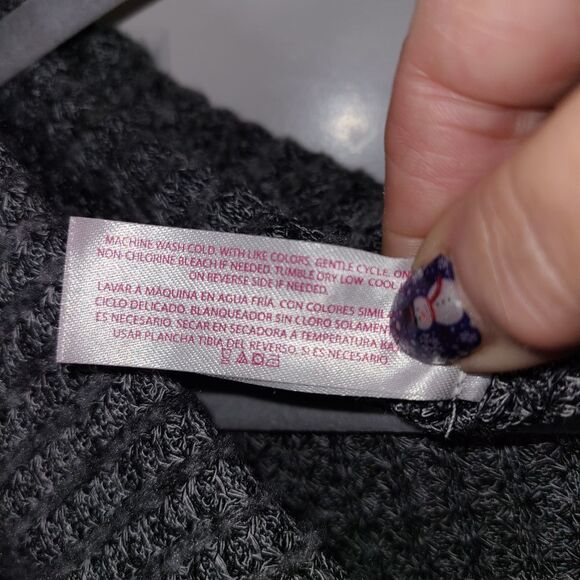 No Boundaries Cowl neck keyhole back tunic - Picture 9 of 9